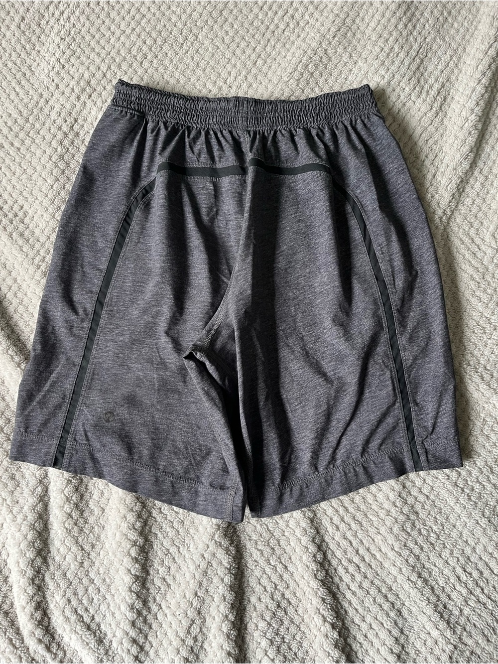 lululemon athletica Men's Charcoal Heather Athletic Shorts - Picture 4 of 9